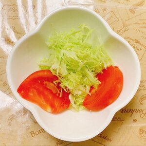 簡単☆キャベツとトマトのおかかサラダ